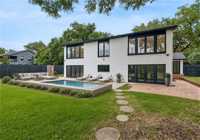 2nd image of 8 Park Island Dr, New Orleans, LA 70122 | MLS# 2558877