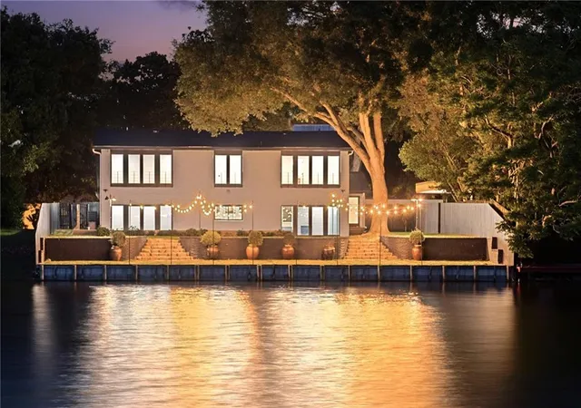 3rd image of 8 Park Island Dr, New Orleans, LA 70122 | MLS# 2558877