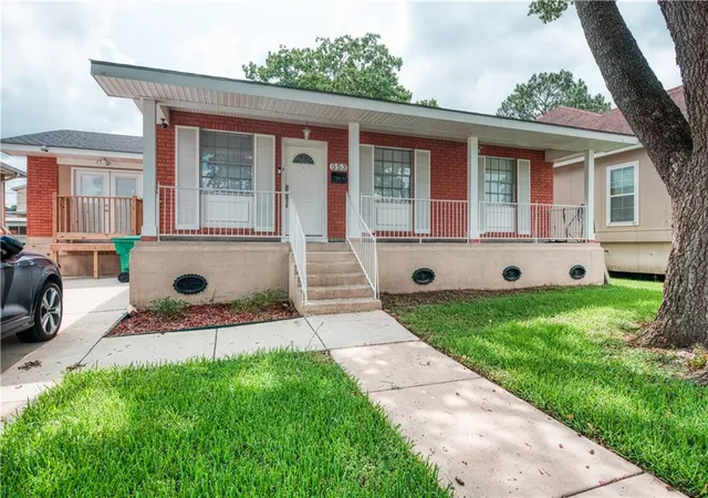 Photo 1 of Single family home for sale at 553 Diplomat St, Terrytown, LA 70056 | MLS# 2561119 | Listing updated on 2026-07-22