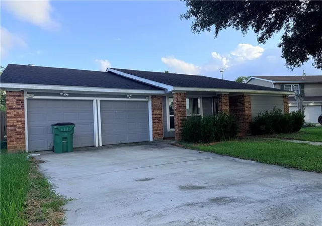 Homes for sale in Harvey, LA | 4049 S Chipwood Dr, Harvey, LA 70058 | MLS# 2559642