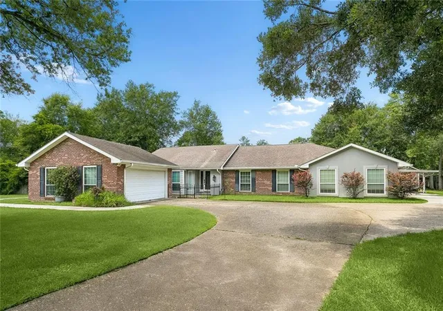 Photo 1 of Single family home for sale at 204 Camborne Ln, Slidell, LA 70461 | MLS# 2559900 | Listing updated on 2026-08-05