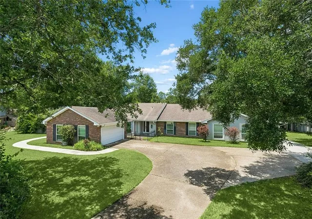 Photo 2 of Single family home for sale at 204 Camborne Ln, Slidell, LA 70461 | MLS# 2559900 | Listing updated on 2026-08-05