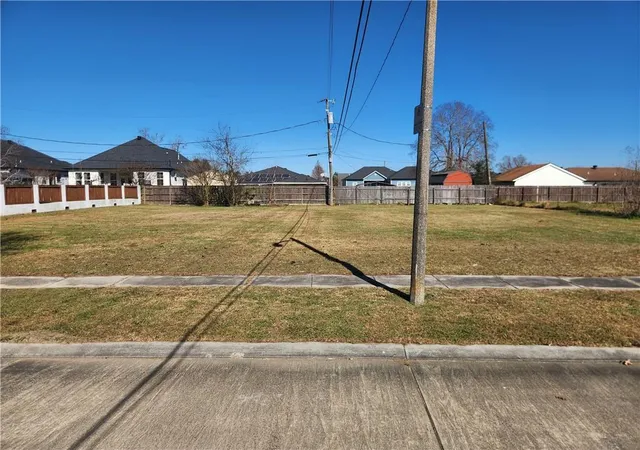 2nd image of 209 Genet Dr, Arabi, LA 70032 | MLS# 2560998