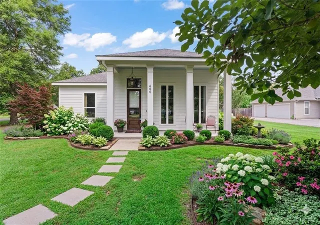 2nd image of 600 Colbert St, Mandeville, LA 70448 | MLS# 2559714