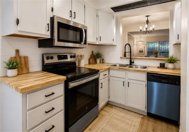 Homes for sale in Metairie, LA | 3320 N Arnoult Rd #122, Metairie, LA 70002 | MLS# 2561288