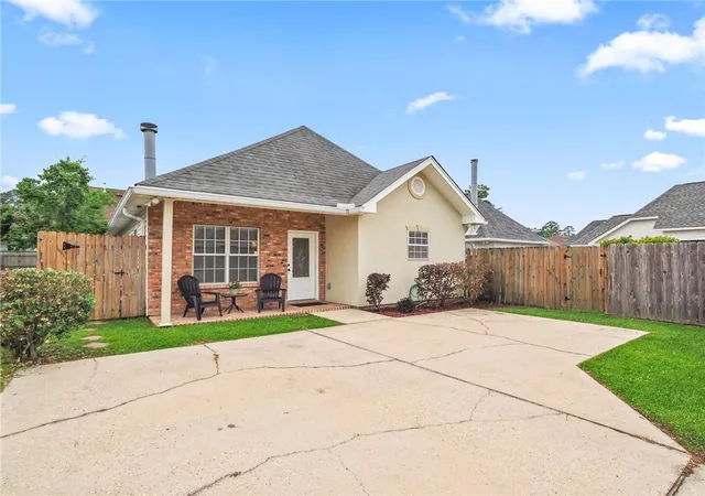 Homes for sale in Covington, LA | 78 Holly Crest Blvd, Covington, LA 70433 | MLS# 2555121