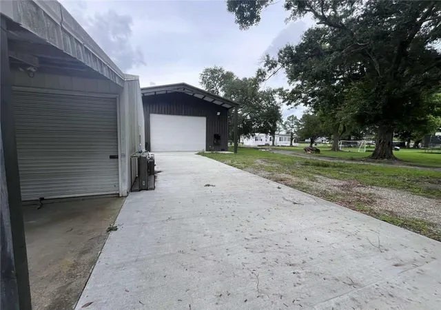 Homes for sale in New Iberia, LA | 2602 Migues Rd, New Iberia, LA 70560 | MLS# 2561403