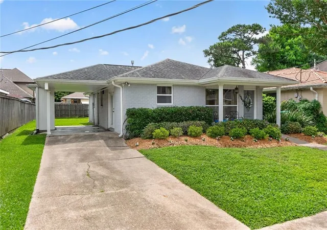 Homes for sale in Metairie, LA | 1349 Ocean Dr, Metairie, LA 70005 | MLS# 2557833