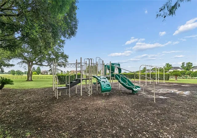 2nd image of 38 Pinehurst Dr, New Orleans, LA 70131 | MLS# 2561361