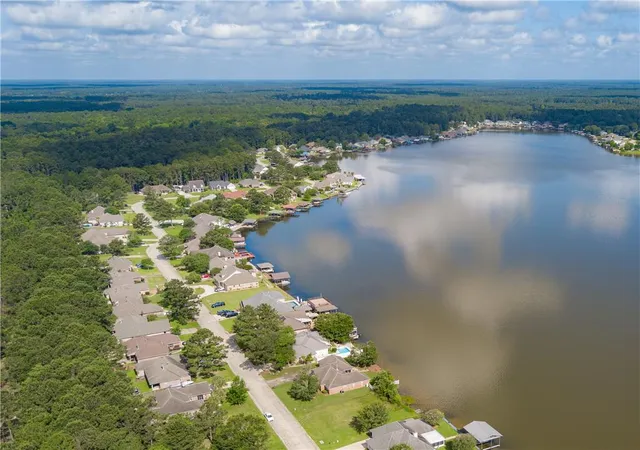 Homes for sale in Covington, LA | 14092 Riverlake Dr, Covington, LA 70435 | MLS# 2561468