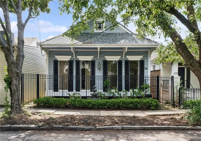 1st image of 427 Arabella St, New Orleans, LA 70115 | MLS# 2561061