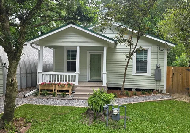 1st image of 424 E Magee St, Covington, LA 70433 | MLS# 2561525