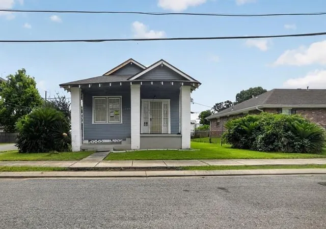 Homes for sale in New Orleans, LA | 1900 Evergreen Ave, New Orleans, LA 70114 | MLS# 2561556