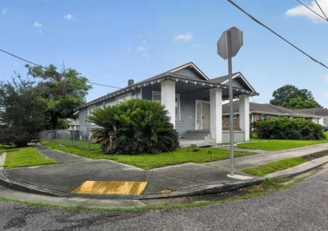 Homes for sale in New Orleans, LA | 1900 Evergreen Ave, New Orleans, LA 70114 | MLS# 2561556