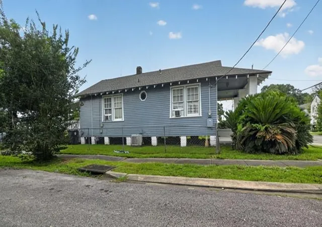 Homes for sale in New Orleans, LA | 1900 Evergreen Ave, New Orleans, LA 70114 | MLS# 2561556