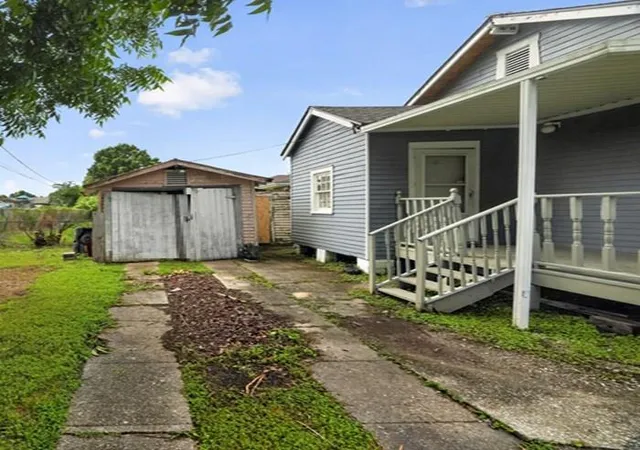 Homes for sale in New Orleans, LA | 1900 Evergreen Ave, New Orleans, LA 70114 | MLS# 2561556
