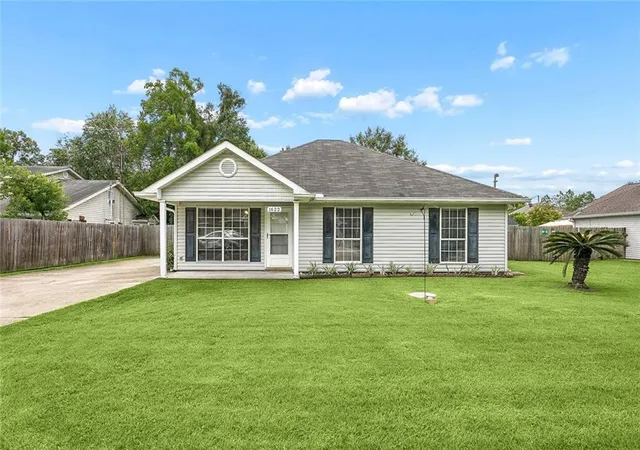 1st image of 1622 Penrose St, Mandeville, LA 70448 | MLS# 2560919