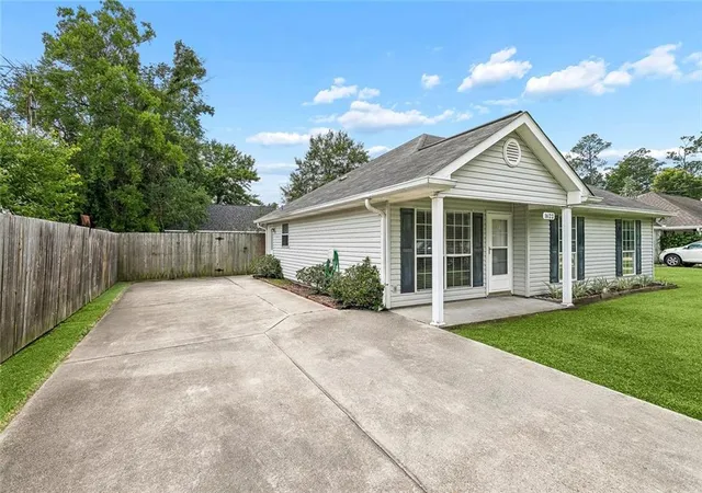 2nd image of 1622 Penrose St, Mandeville, LA 70448 | MLS# 2560919
