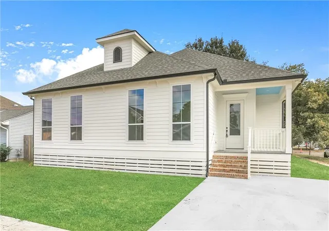 Homes for sale in New Orleans, LA | 5505 Music St, New Orleans, LA 70122 | MLS# 2561572