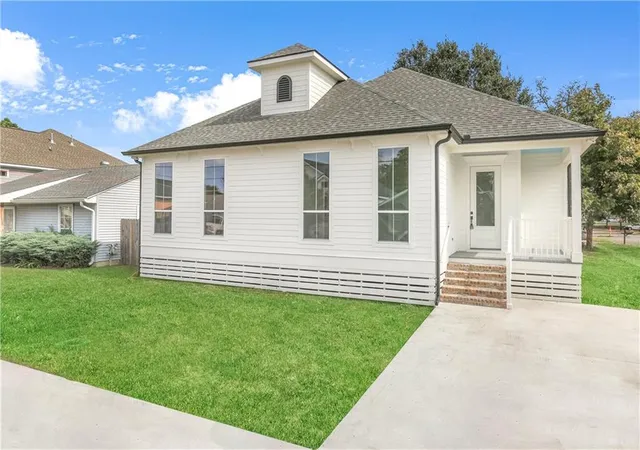 Homes for sale in New Orleans, LA | 5505 Music St, New Orleans, LA 70122 | MLS# 2561572