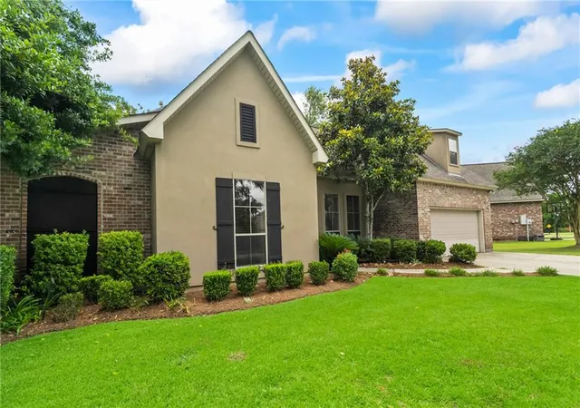 Photo 2 of Single family home for sale at 332 Autumn Crk Dr, Madisonville, LA 70447 | MLS# 2553605 | Listing updated on 2026-08-02