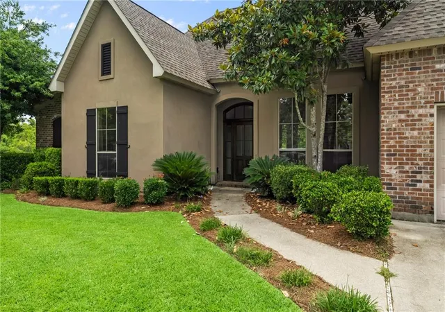 Photo 3 of Single family home for sale at 332 Autumn Crk Dr, Madisonville, LA 70447 | MLS# 2553605 | Listing updated on 2026-08-02