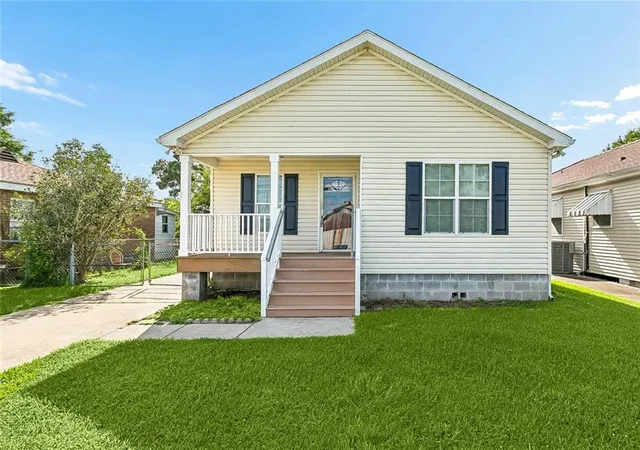 Homes for sale in Chalmette, LA | 2202 Stander Pl, Chalmette, LA 70043 | MLS# 2561570