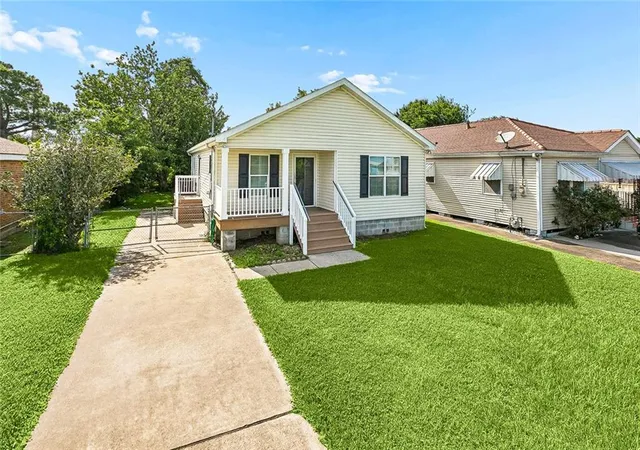 Homes for sale in Chalmette, LA | 2202 Stander Pl, Chalmette, LA 70043 | MLS# 2561570