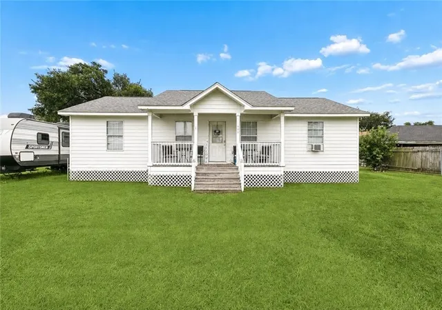 Photo 1 of Single family home for sale at 444 W Harding St, Destrehan, LA 70047 | MLS# 2561526 | Listing updated on 2026-08-29