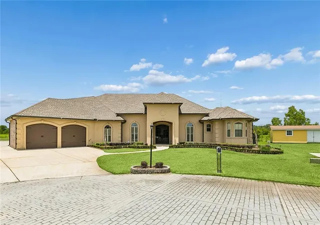 Homes for sale in Belle Chasse, LA | 102 Bailey Estates Dr, Belle Chasse, LA 70037 | MLS# 2561652