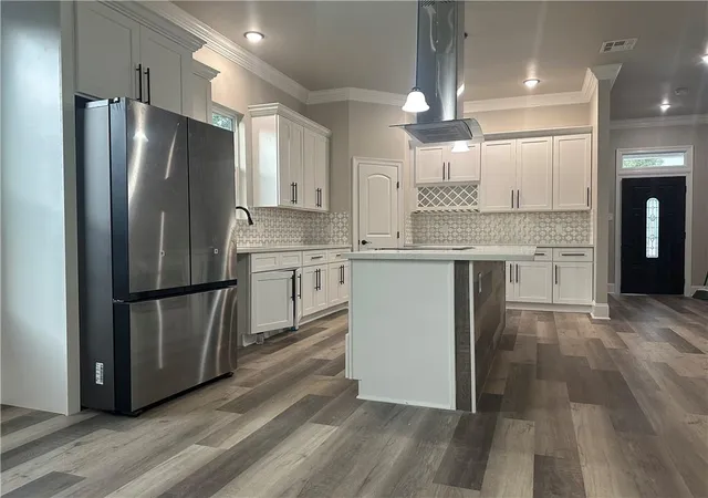 Photo 3 of Single family home for sale at 1731 Pratt Dr, New Orleans, LA 70122 | MLS# 2561781 | Listing updated on 2026-06-07