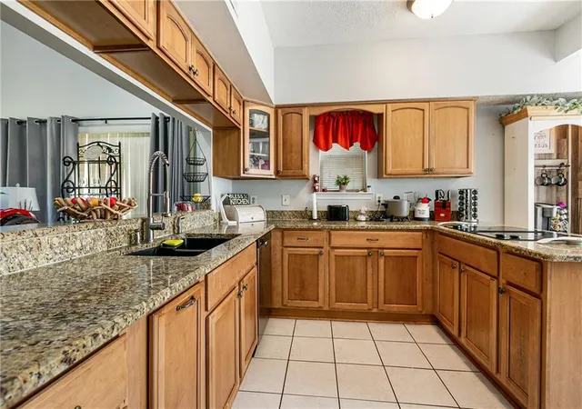 Homes for sale in Harvey, LA | 73 Lake Lynn Dr, Harvey, LA 70058