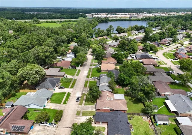 Homes for sale in Slidell, LA | 310 Foxcroft Dr, Slidell, LA 70461 | MLS# 2561728