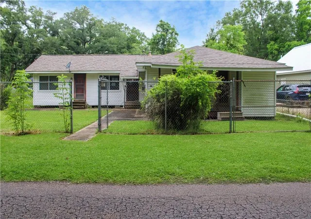 Homes for sale in Covington, LA | 314 E 33rd St, Covington, LA 70433 | MLS# 2562003