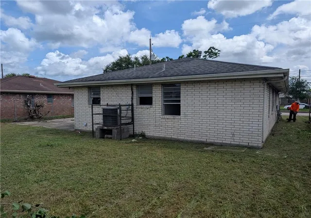 2nd image of 7726 Vanderkloot Ave, New Orleans, LA 70127 | MLS# 2561392