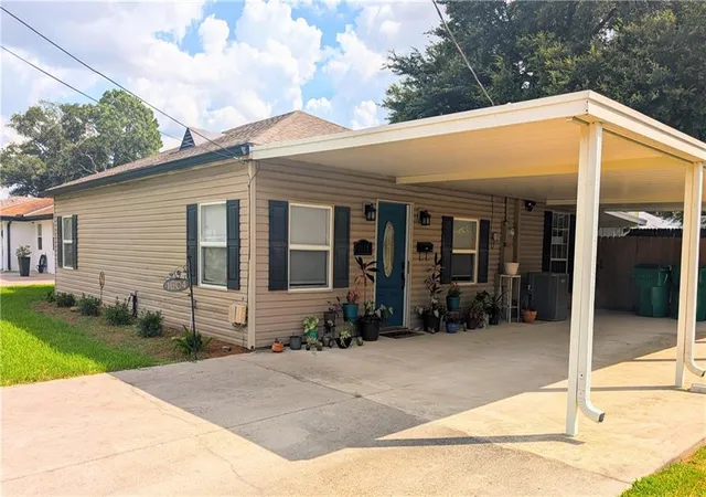 1st image of 1604 Thomas St, Gretna, LA 70053 | MLS# 2561961