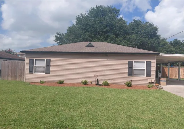 Homes for sale in Gretna, LA | 1604 Thomas St, Gretna, LA 70053 | MLS# 2561961