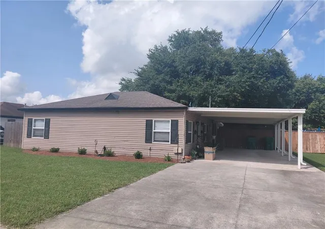 Homes for sale in Gretna, LA | 1604 Thomas St, Gretna, LA 70053 | MLS# 2561961