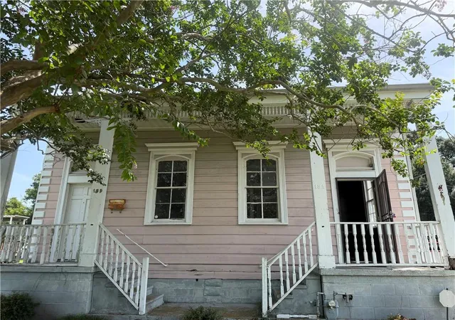1st image of 129 Ocean Ave, Gretna, LA 70053 | MLS# 2560793