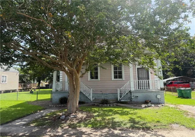 3rd image of 129 Ocean Ave, Gretna, LA 70053 | MLS# 2560793