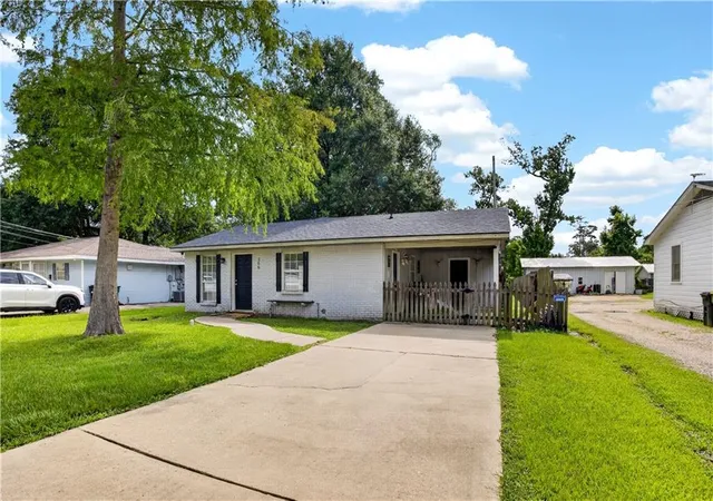 Homes for sale in Ponchatoula, LA | 250 Eighth Street Dr, Ponchatoula, LA 70454 | MLS# 2562095
