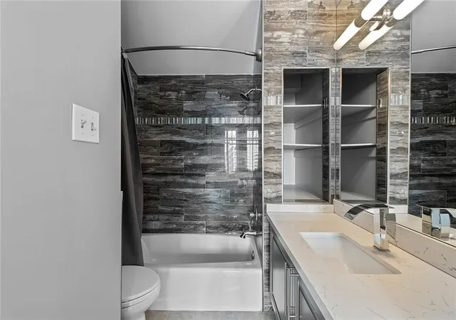 2nd image of 604 Esplanade Ave, New Orleans, LA 70116