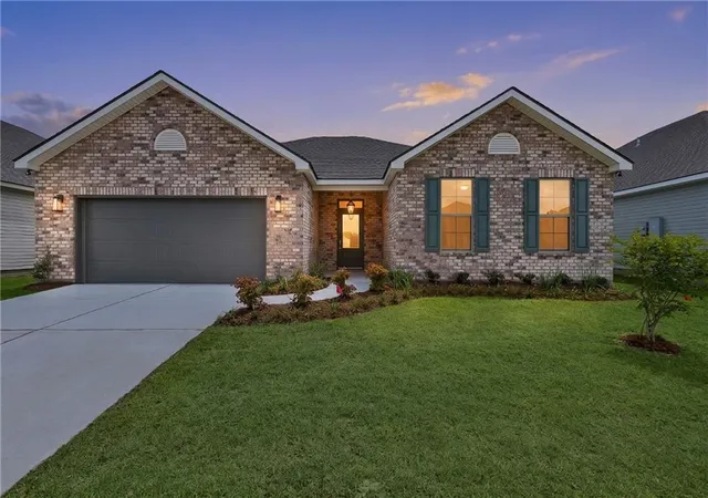 Photo 2 of Single family home for sale at 929 Laurel Oaks Dr, Waggaman, LA 70094 | MLS# 2562307 | Listing updated on 2026-08-29