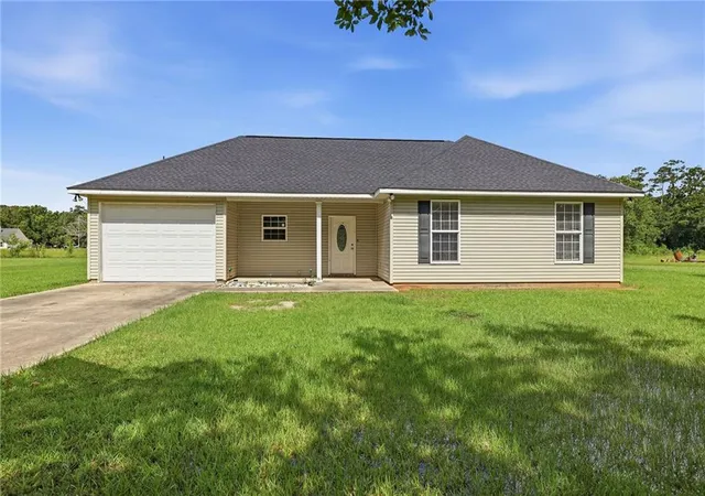 Homes for sale in Ponchatoula, LA | 40285 Saucier Rd, Ponchatoula, LA 70454 | MLS# 2558324