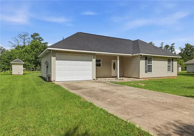 Homes for sale in Ponchatoula, LA | 40285 Saucier Rd, Ponchatoula, LA 70454 | MLS# 2558324