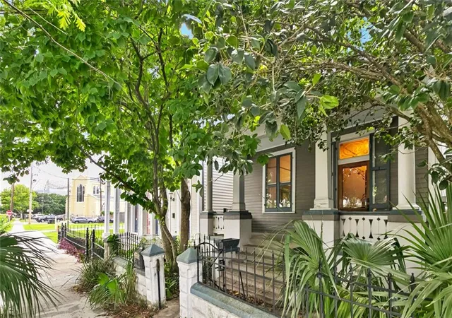 2nd image of 1322 Prytania St, New Orleans, LA 70130 | MLS# 2561311
