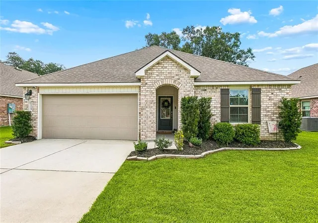 Homes for sale in Hahnville, LA | 115 Pretty Acres Ave, Hahnville, LA 70057 | MLS# 2561927
