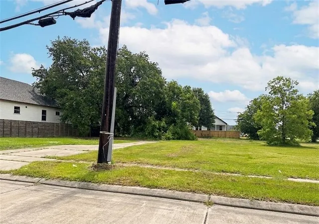 2nd image of 1805 Center St, Arabi, LA 70032 | MLS# 2562273