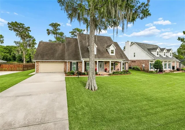 Homes for sale in Luling, LA | 13 Zee Ann Dr, Luling, LA 70070 | MLS# 2562280