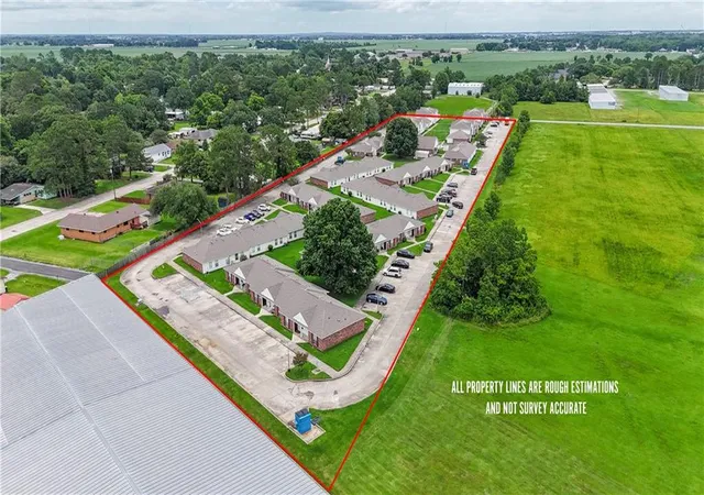 Homes for sale in New Iberia, LA | 1341 20 Arpent Rd, New Iberia, LA 70560 | MLS# 2562417